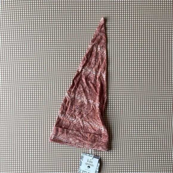 Kate Quinn Bamboo Collection Croc Print
Gnome Hat & Bloomers. Size 6-12 months - Picture 7 of 10